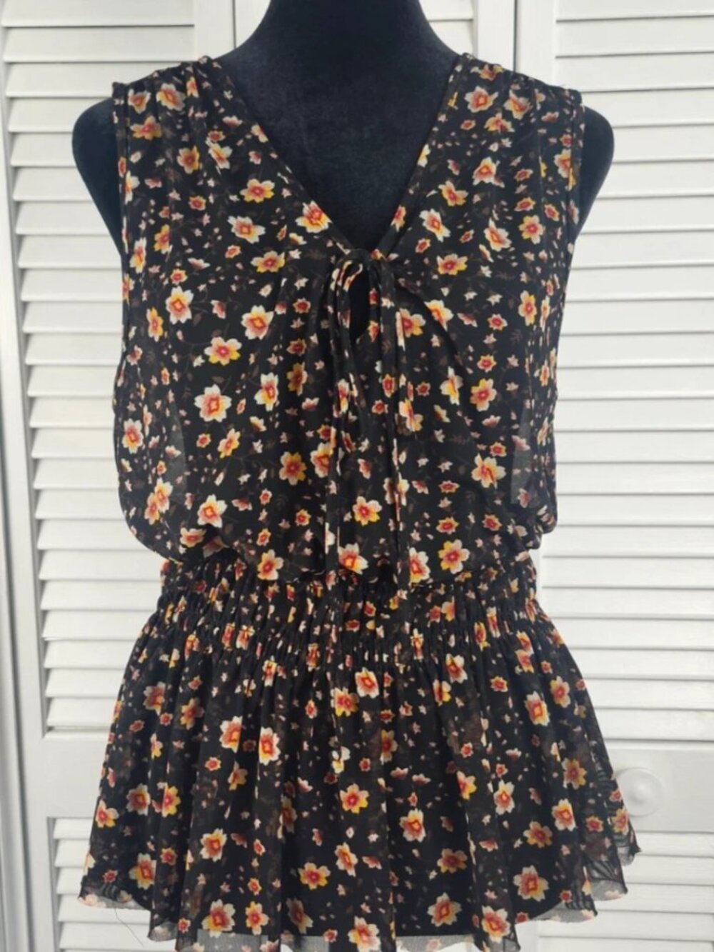 Daytrip Black Floral Sheer Top Medium Smocked Waist Peplum Ruffle Hem Boho Y2K